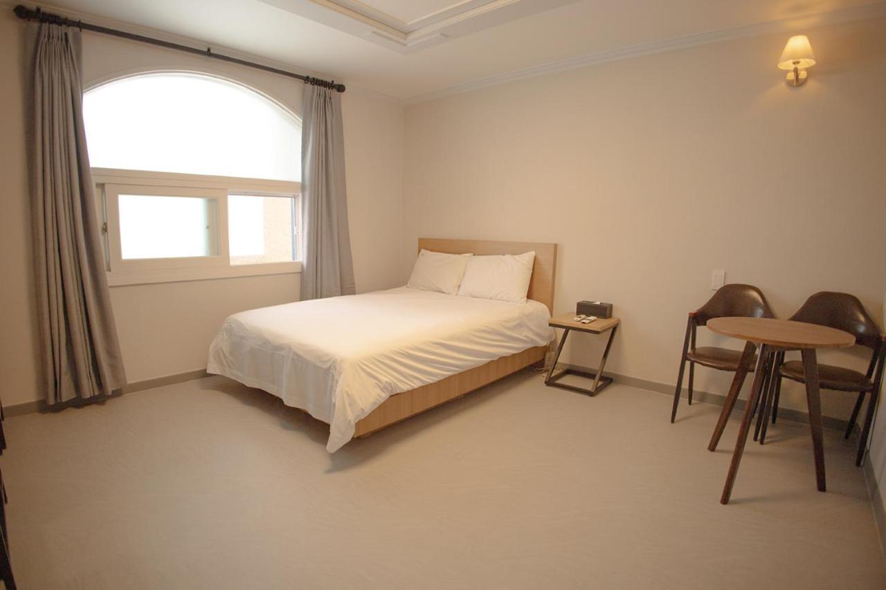 Trevi Hotel Jeju Eksteriør billede