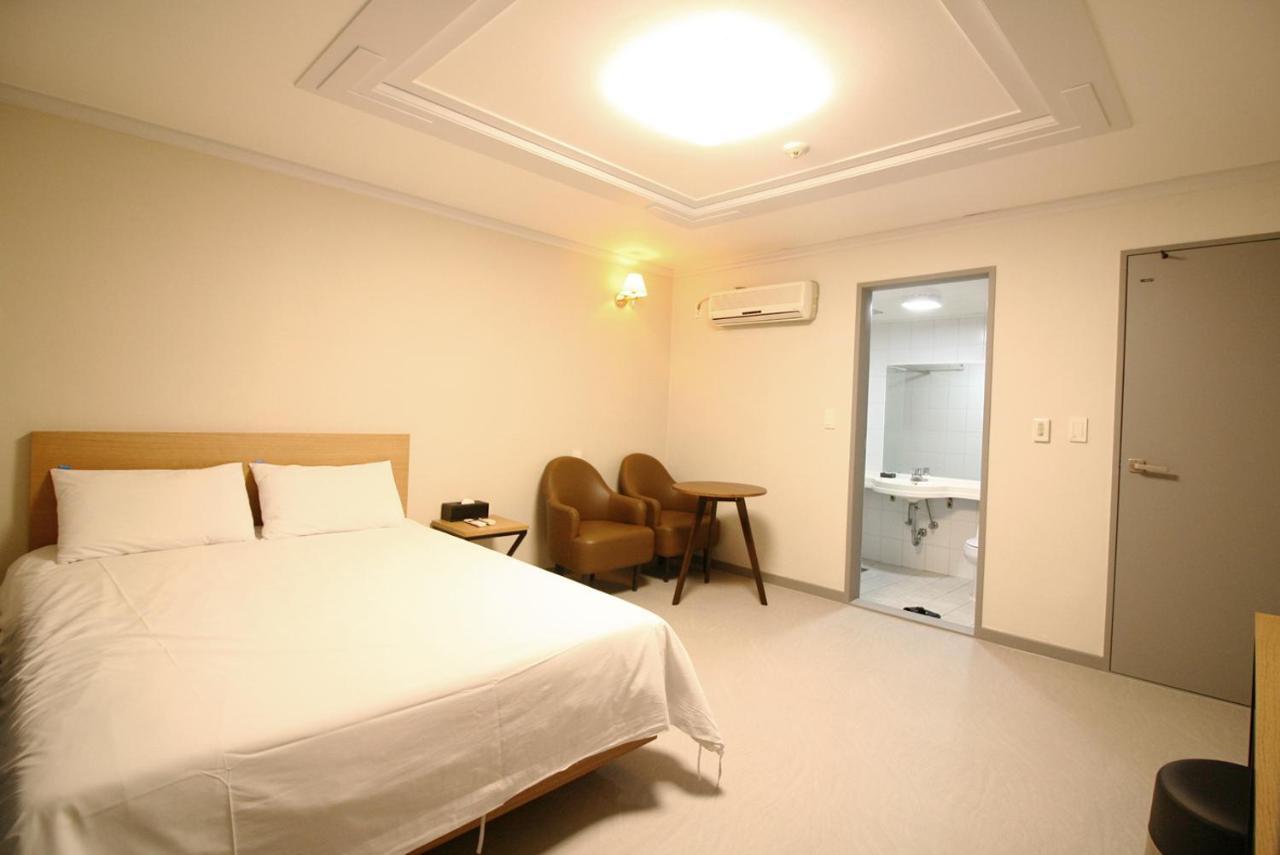 Trevi Hotel Jeju Eksteriør billede