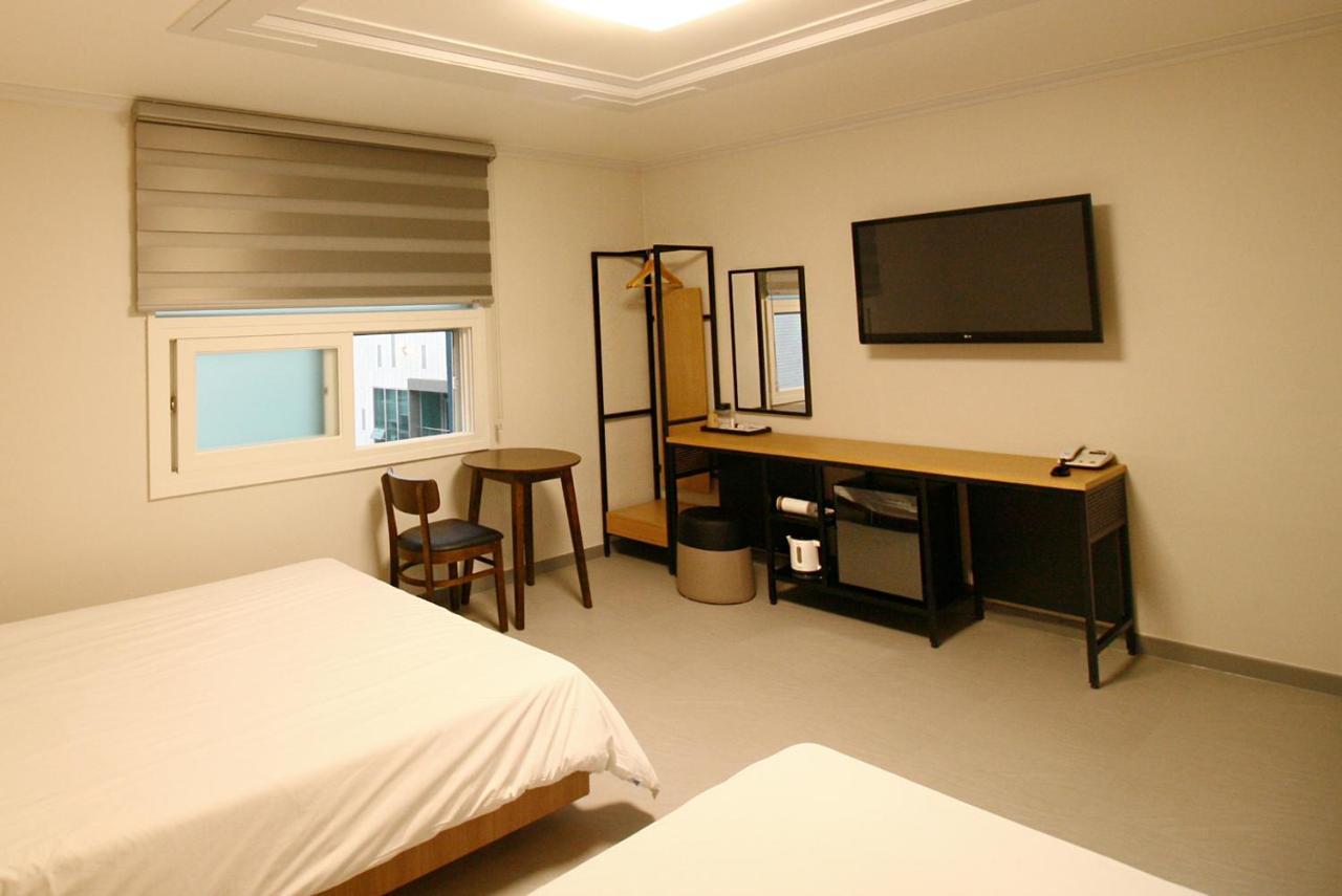 Trevi Hotel Jeju Eksteriør billede