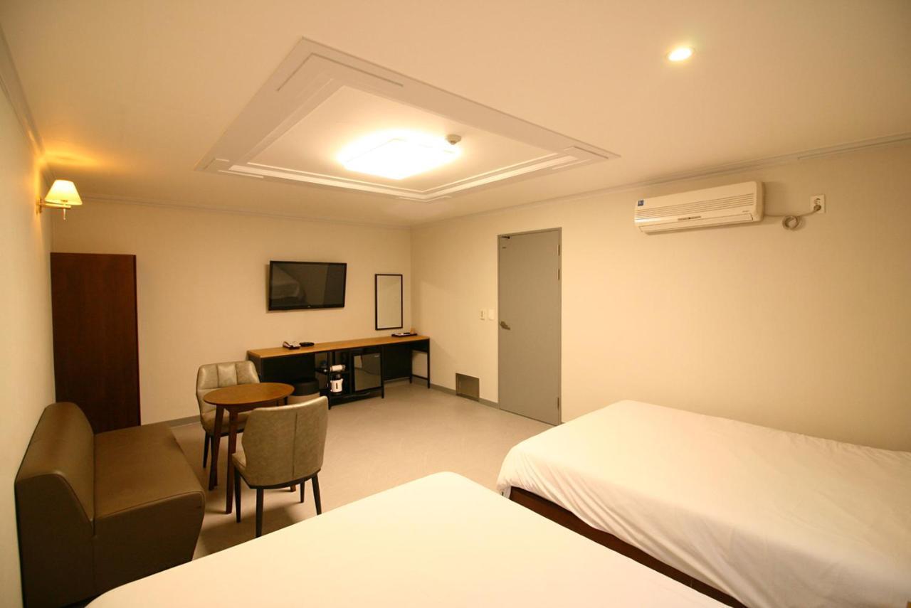 Trevi Hotel Jeju Eksteriør billede