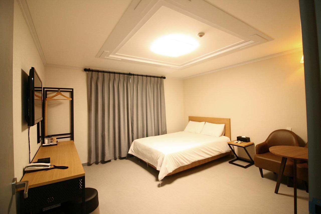 Trevi Hotel Jeju Eksteriør billede