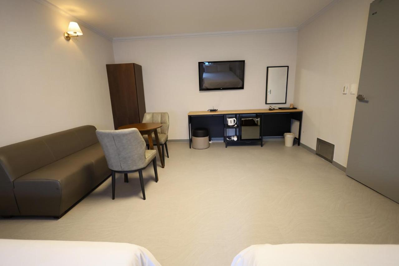 Trevi Hotel Jeju Eksteriør billede