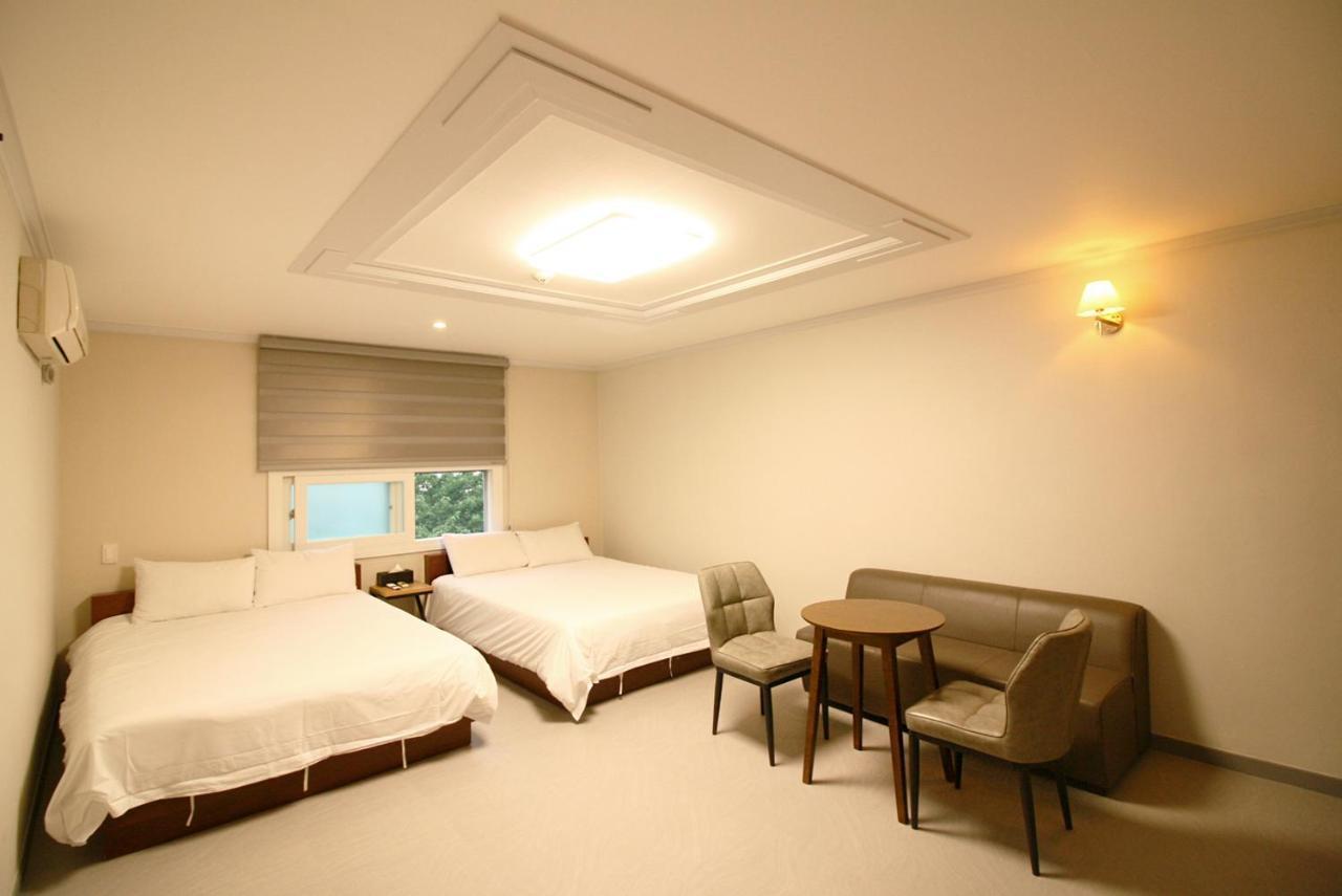 Trevi Hotel Jeju Eksteriør billede