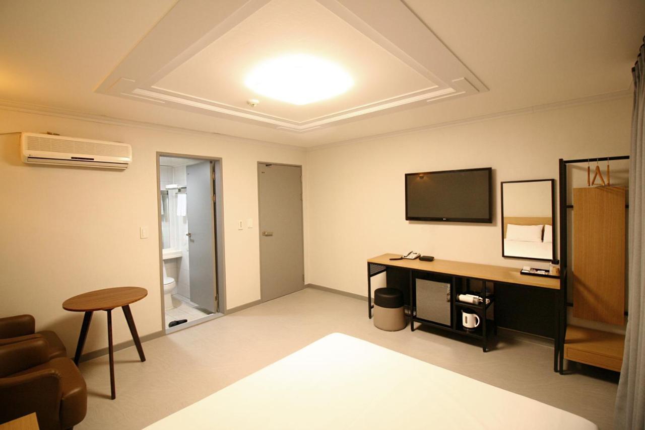 Trevi Hotel Jeju Eksteriør billede
