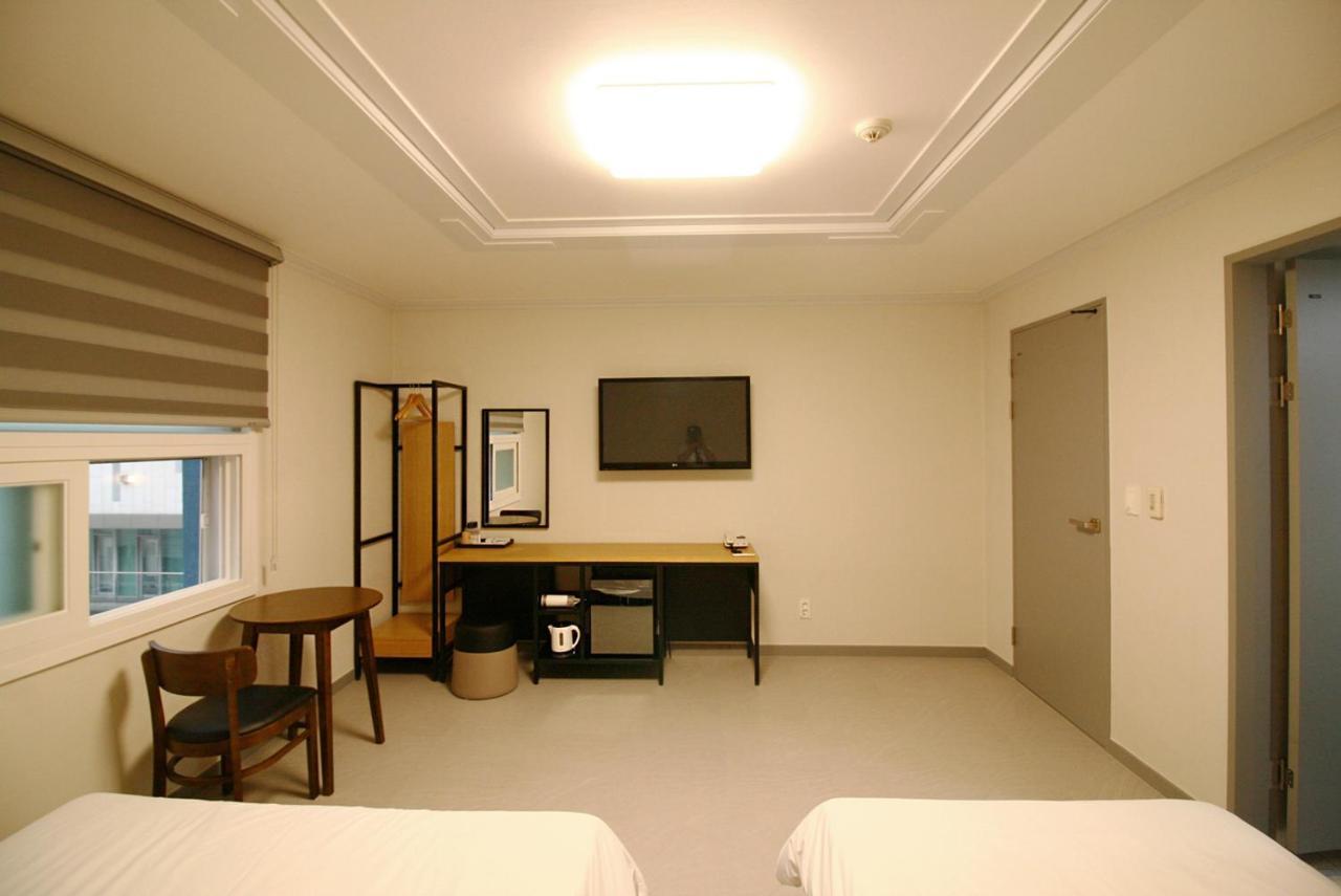 Trevi Hotel Jeju Eksteriør billede