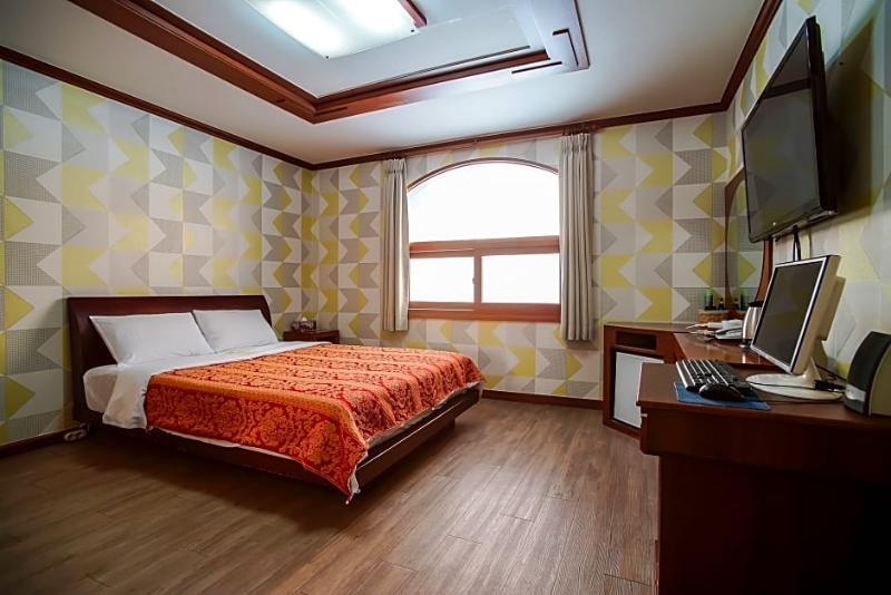 Trevi Hotel Jeju Eksteriør billede